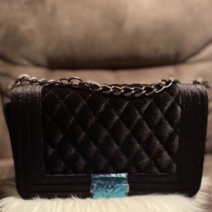 SUEDE RELAX PURSE BLACK